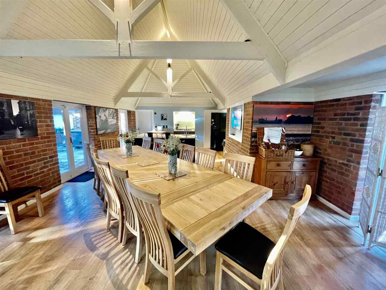 resized-2349823-Dining area at Galtons Cottage.jpg